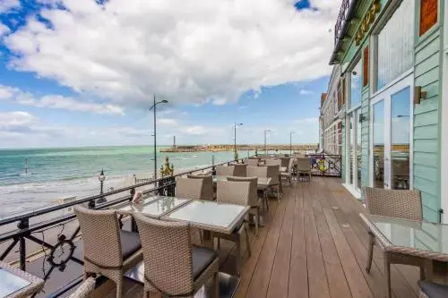 Beach & Waterfront