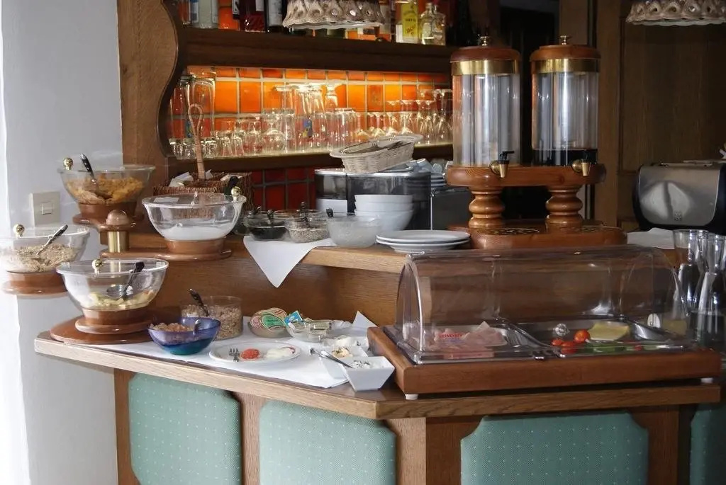 Food & Beverage