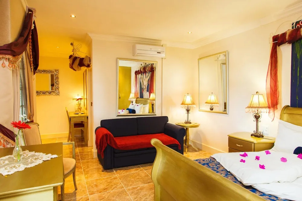 The Angels Place Boutique Hotel - Chambres