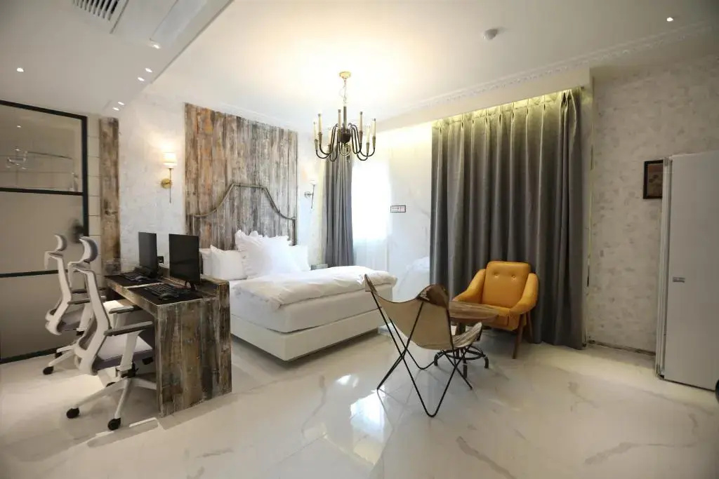 Deluxe Suite