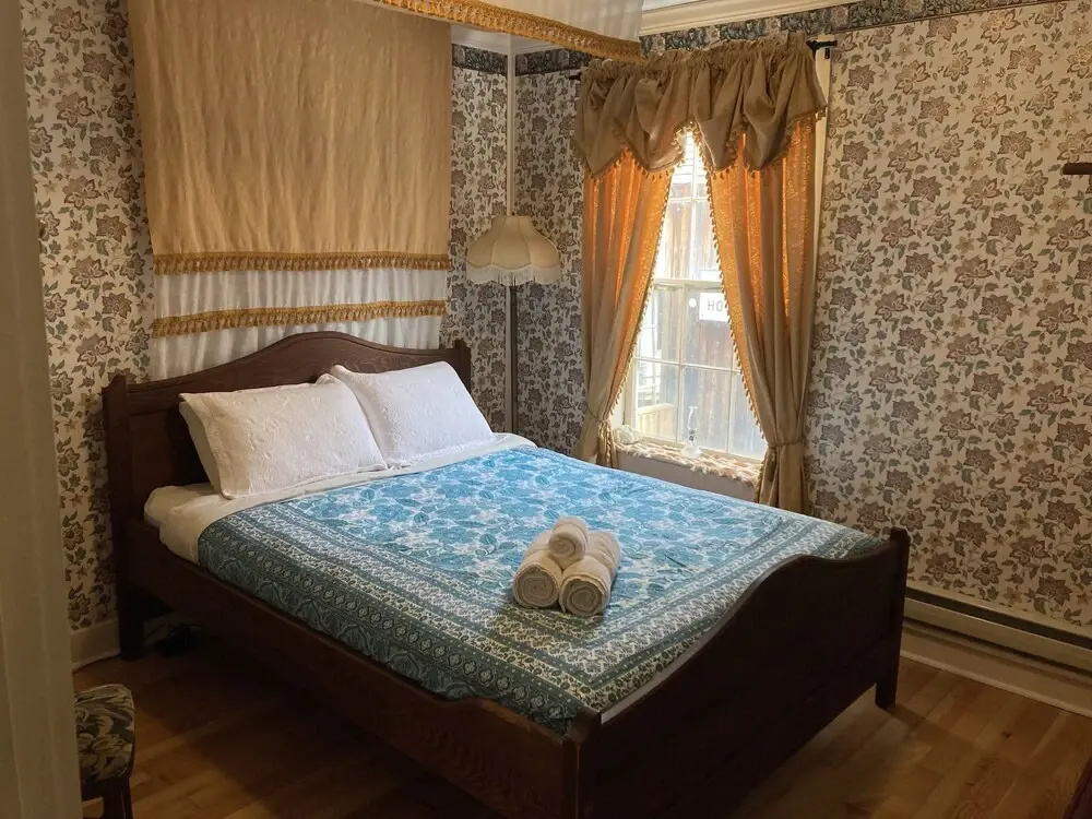 Economy room