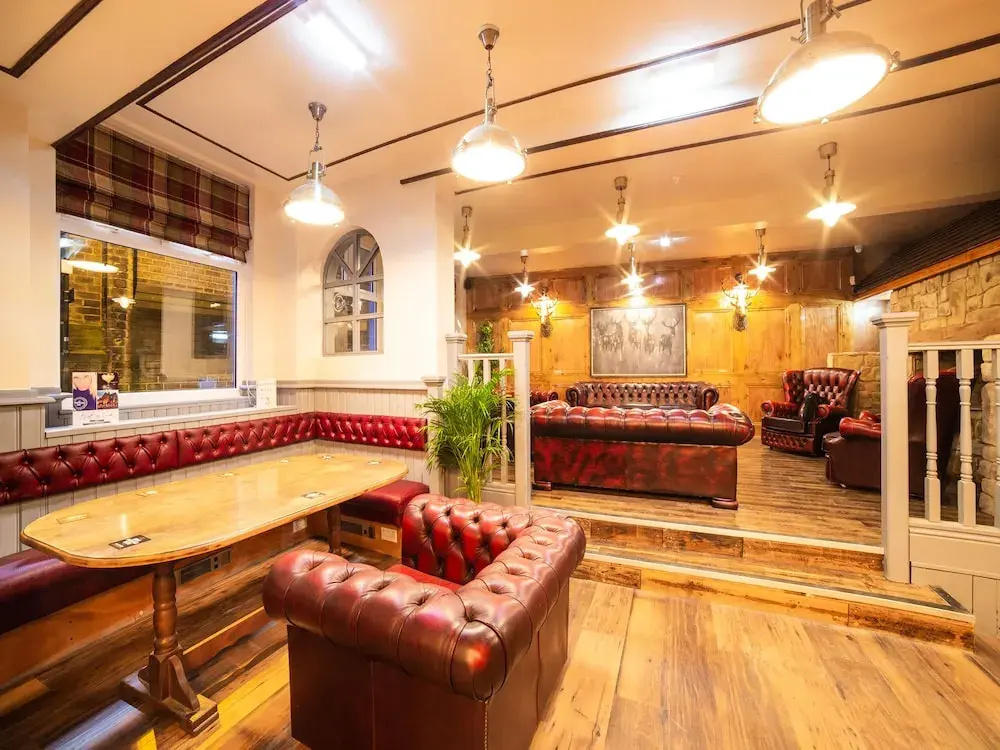 Lobby & Reception