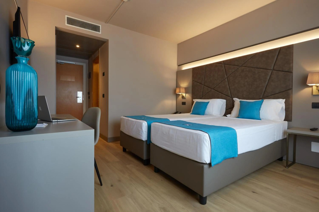 DC Hotel international — 5