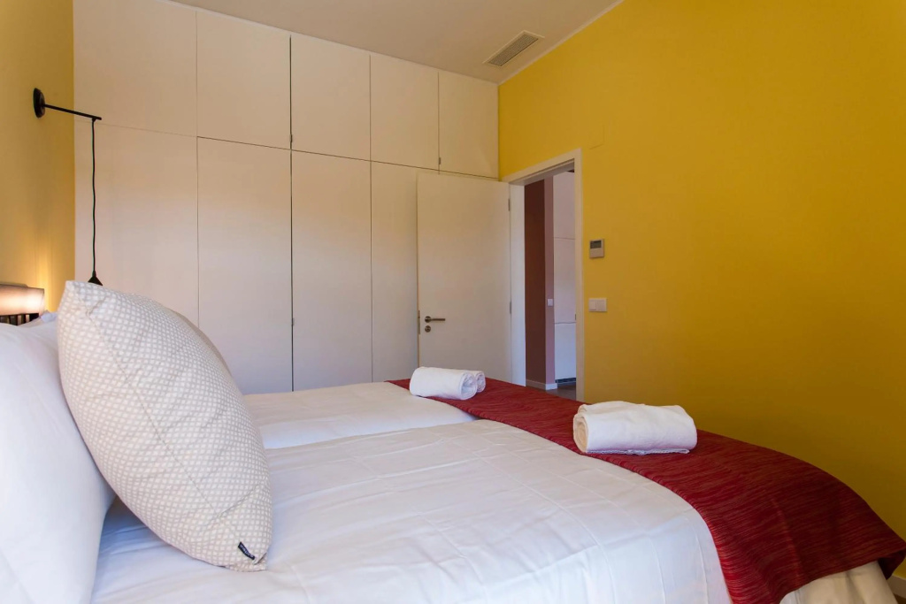 JOIVY Sublime 2BR Apt on Restauradores Sq., nearby Rossio Station