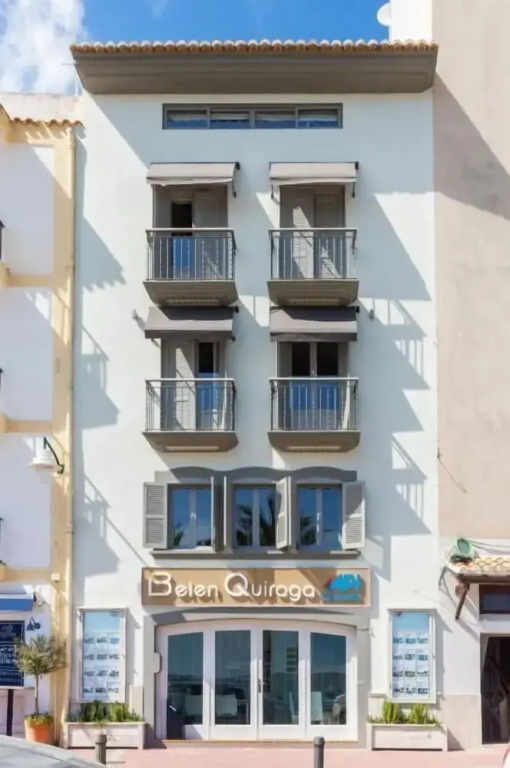 The Beach House - Studios & Suites