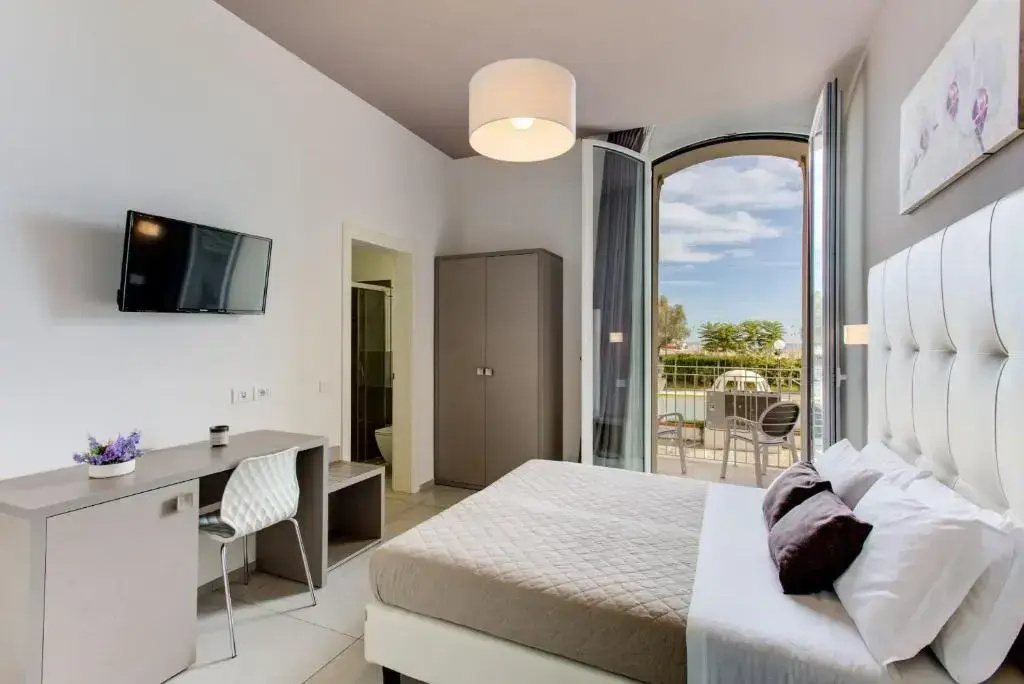 Standard Double room with balcony (full double bed)