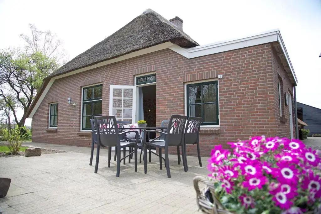 4 Bedrooms Cottage