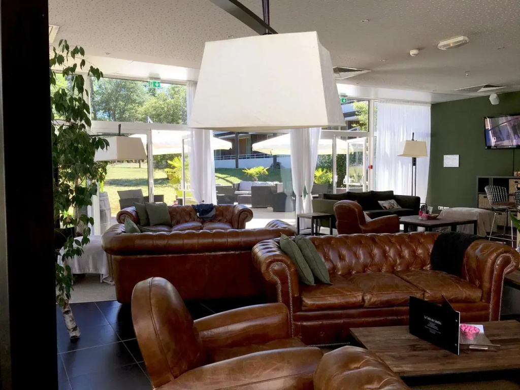 Lobby & Reception