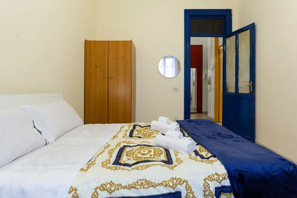 4 Bedrooms Apartment with balcony