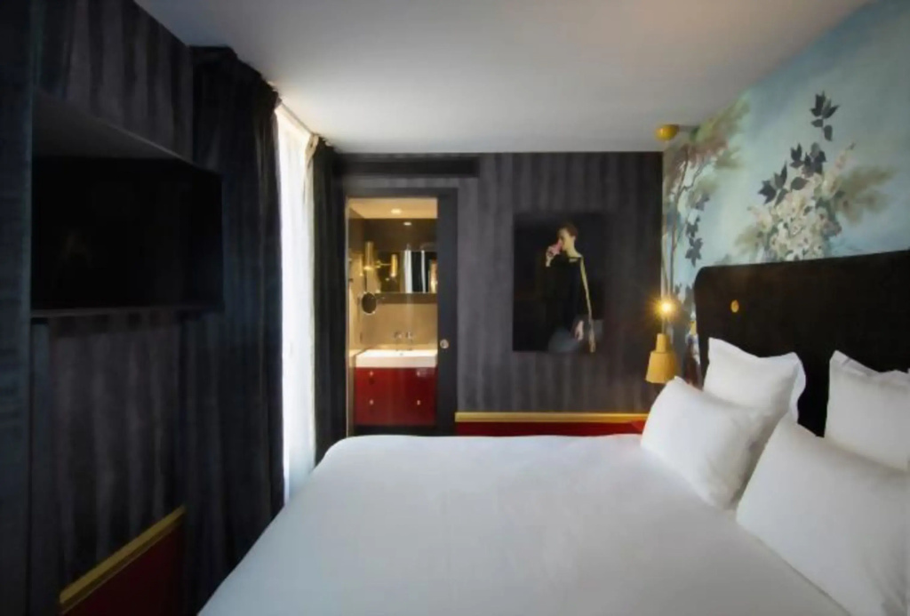 Snob Hotel — фото