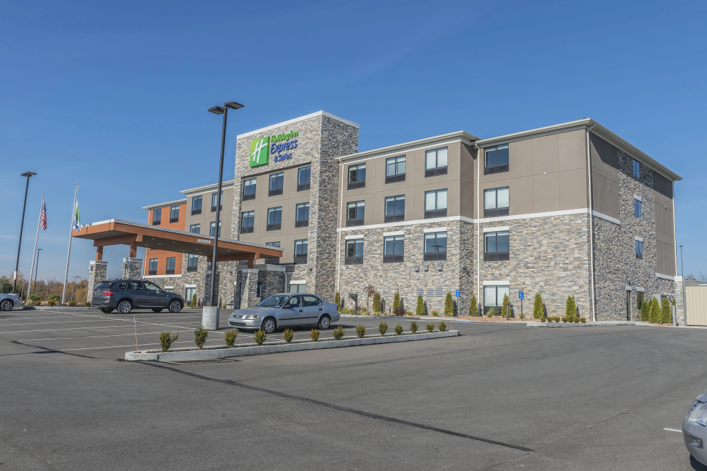 Holiday Inn Express & Suites Clarion by IHG