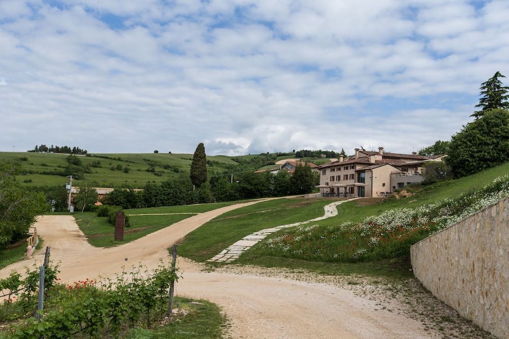 Ca' del Moro Wine Retreat by null