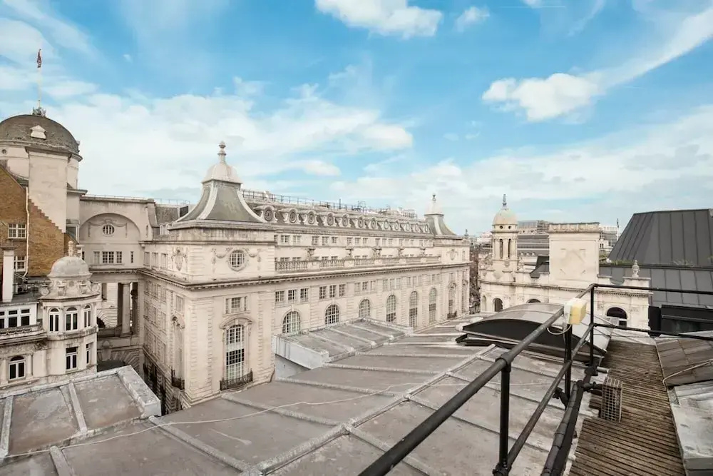 Stylish 2-bed Flat by Piccadilly Circus & Mayfair