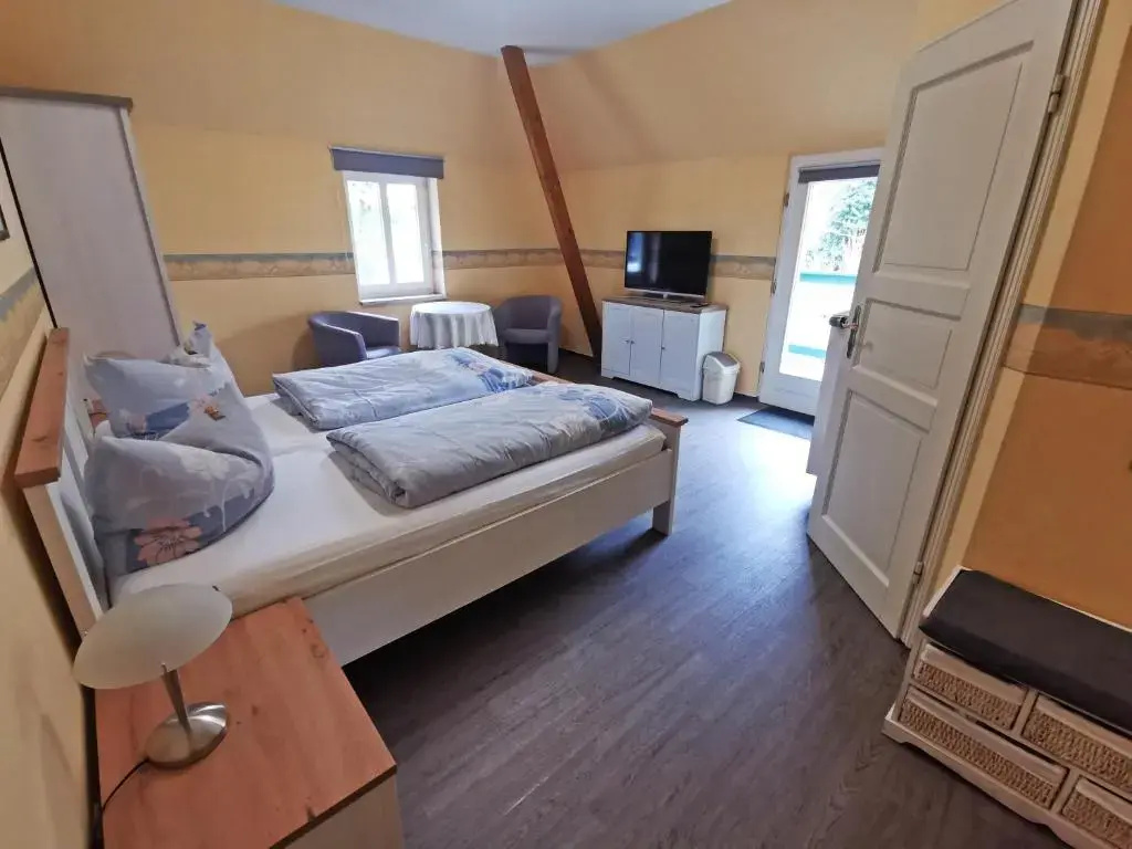 Standard Double room with balcony (full double bed)