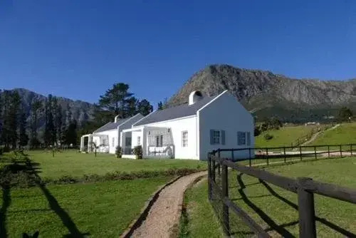 Auberge La Dauphine Guest House
