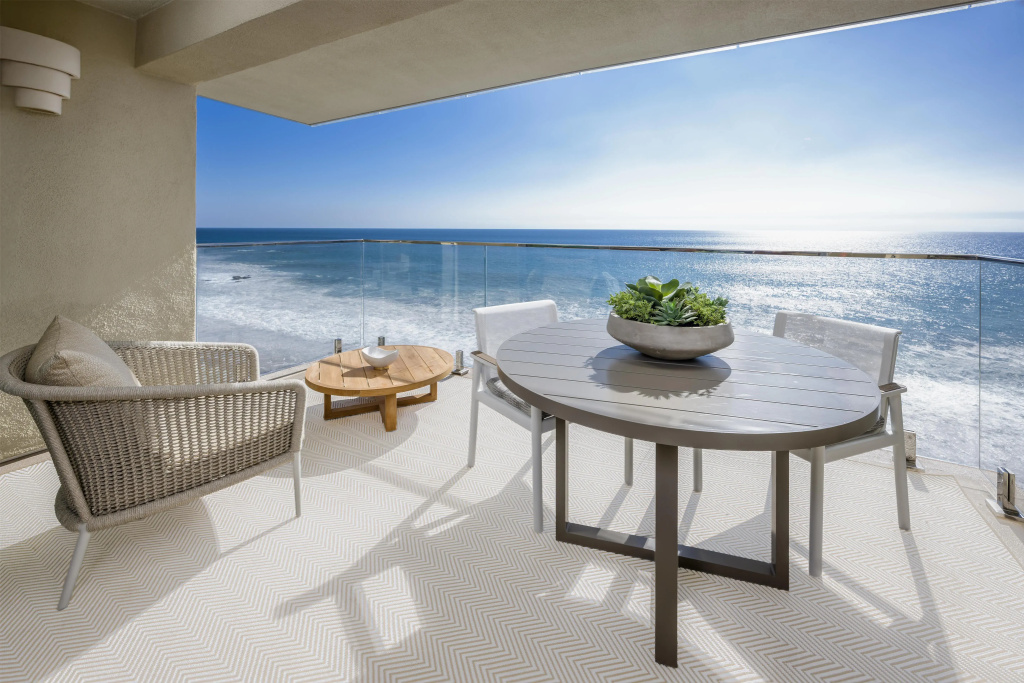 Suite oceanfront