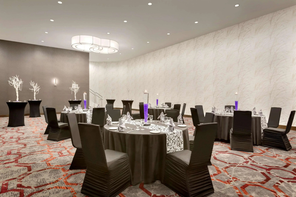 DoubleTree by Hilton Toronto Airport West - фото 20
