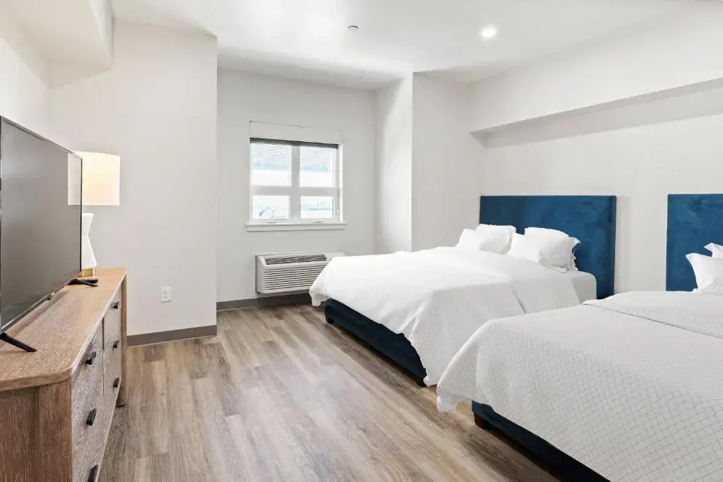Double Suite (full double bed)