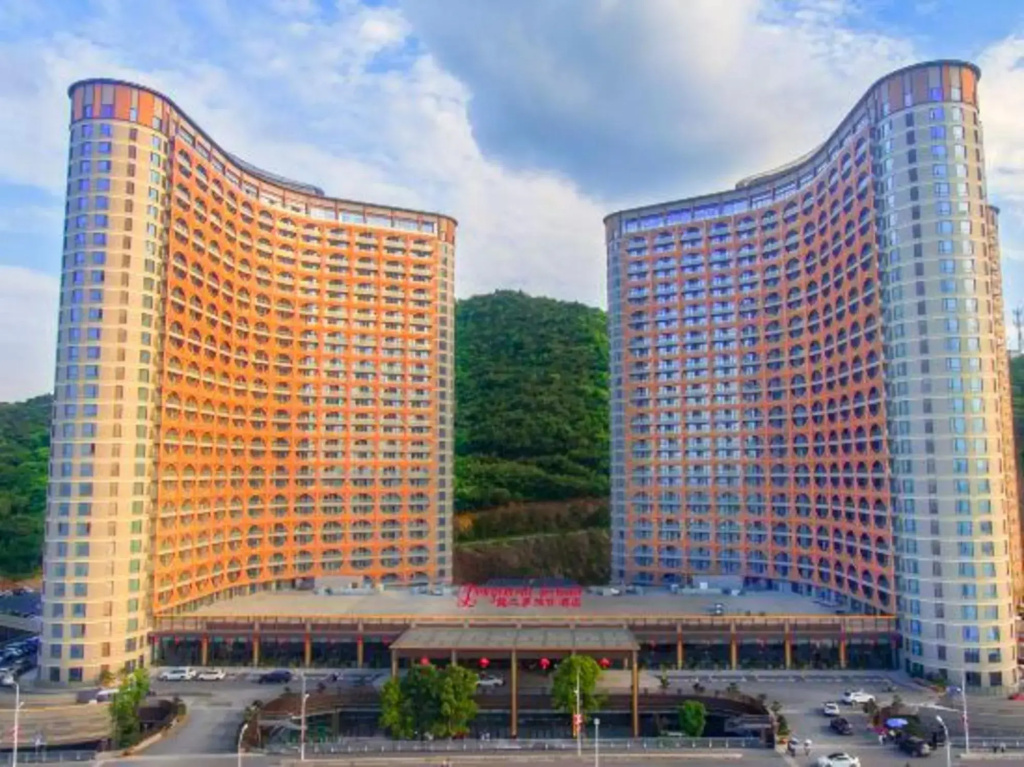 Longemont Yes Hotel