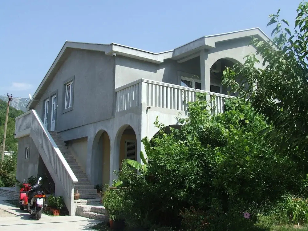 Apartments Lazovic