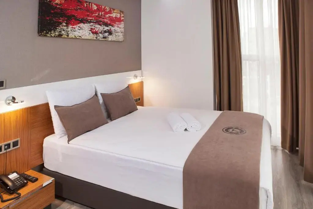 Standard Double room with balcony (full double bed)