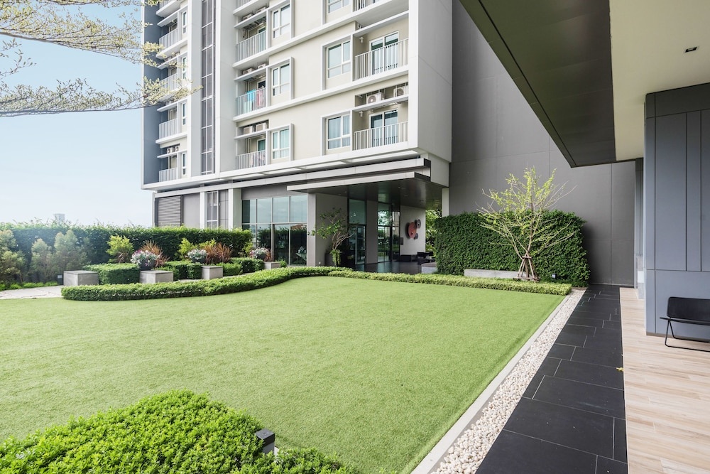 Key Sathorn-Chareanrad By Favstay