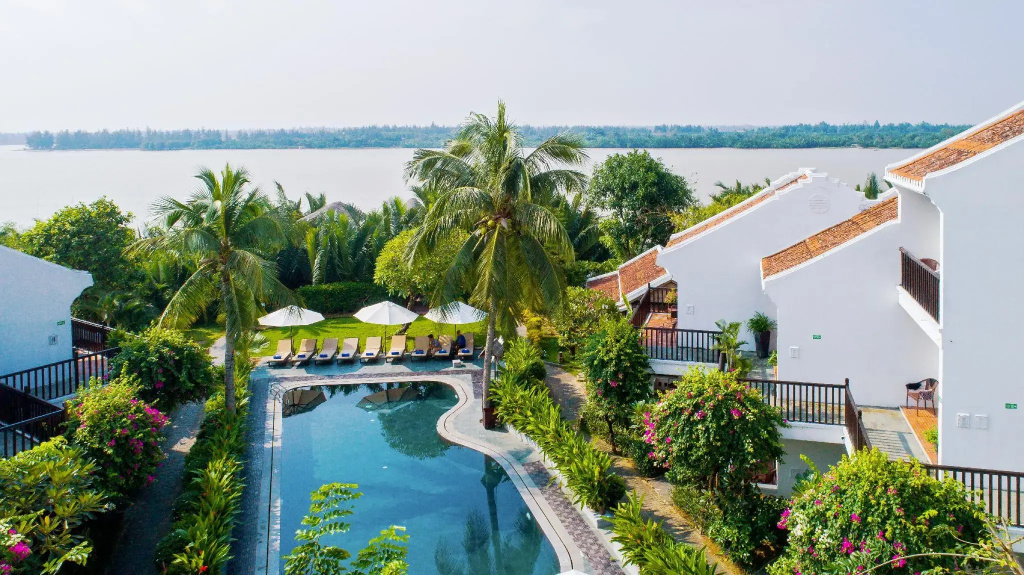 Superior room with river view