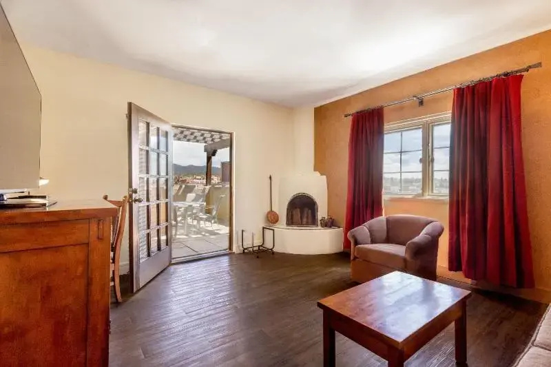 1 Bedroom Double Suite (full double bed)
