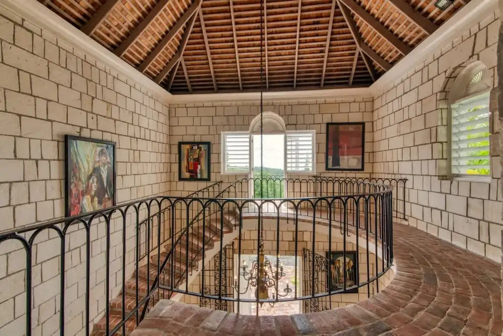 Luxury 8BR Hilltop Villa Sweeping Sea Views Private Pool