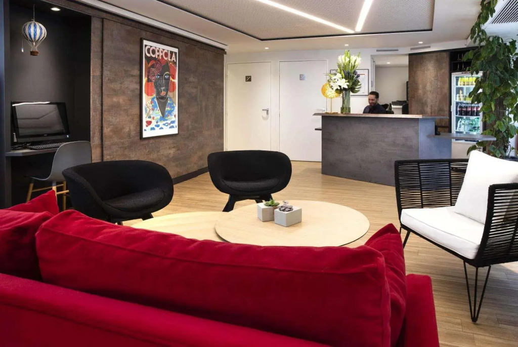 Lobby & Reception