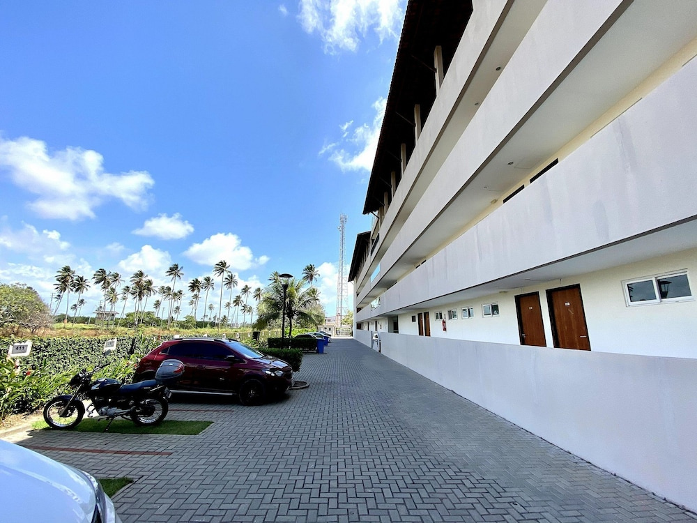 Porto Plaza #210 - Triple Flat by Carpediem