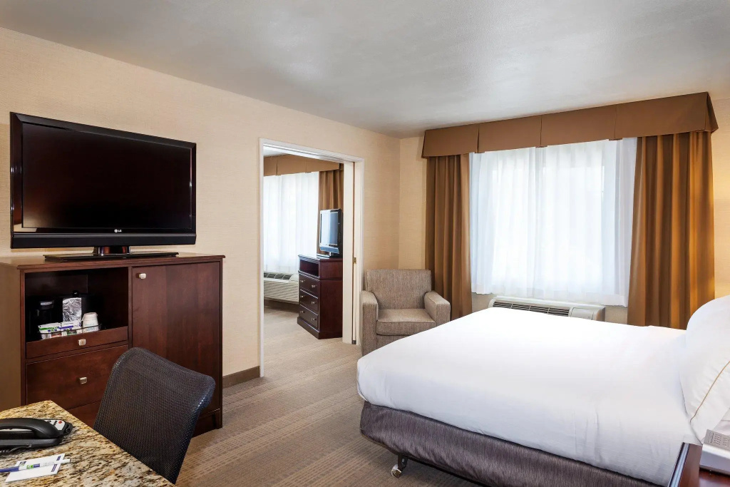 Double Suite (full double bed)