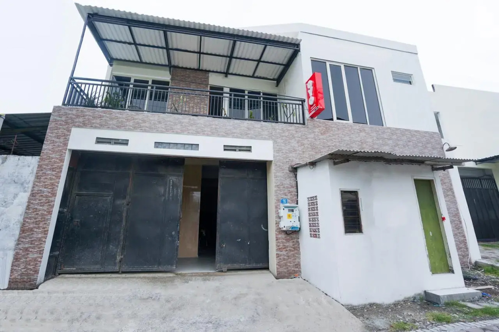 OYO 1957 Riverside Residence