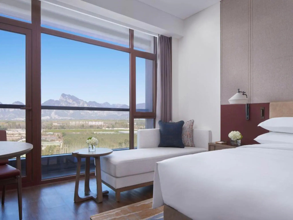 Premier Double room with balcony and with mountain view (full double bed)