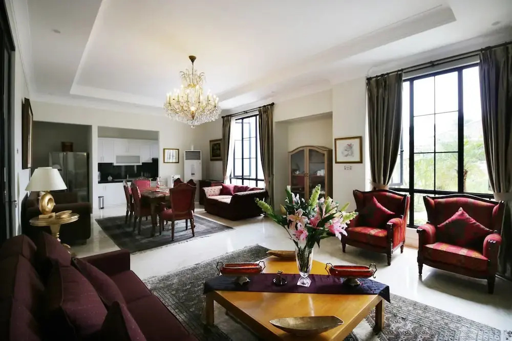 Lobby & Reception
