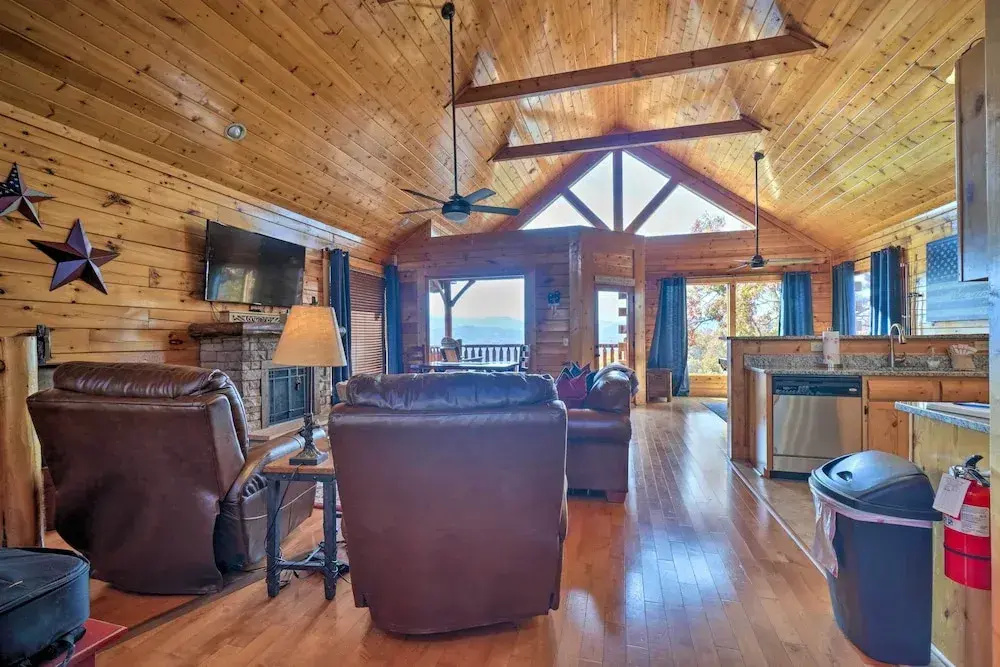 Pigeon Forge Mountain Cabin: Hot Tub & Resort Pool