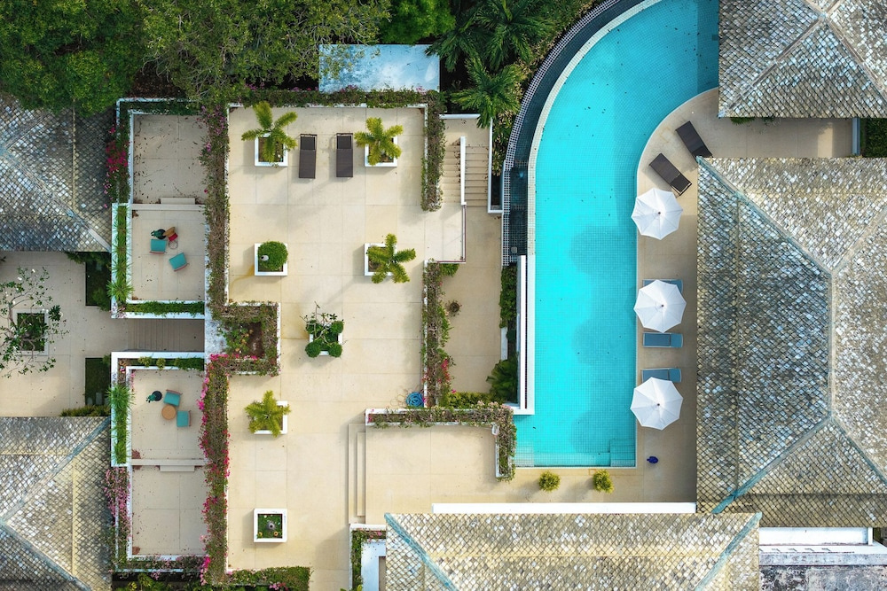 Seaview Own Pool Full-Time Maid V302