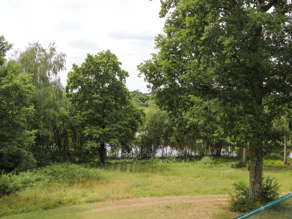 Lakeside Lodge