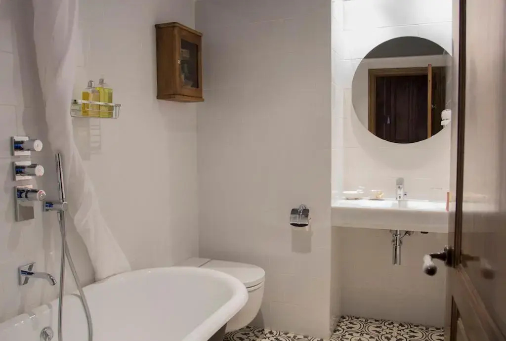 Superior Double room with balcony (full double bed)
