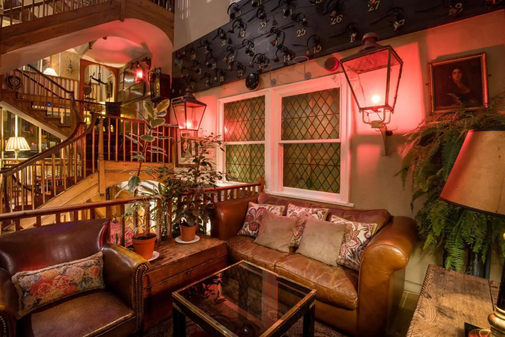 Royal Castle Hotel