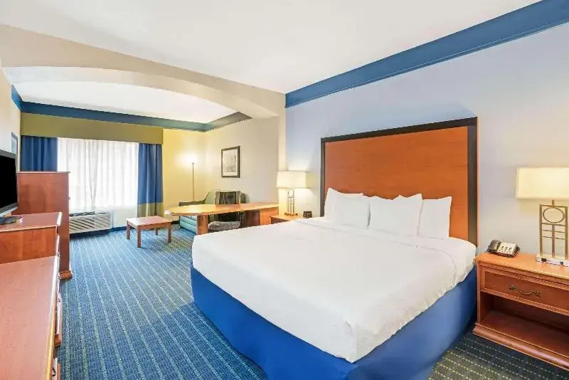La Quinta Inn & Suites by Wyndham Shawnee - Chambres