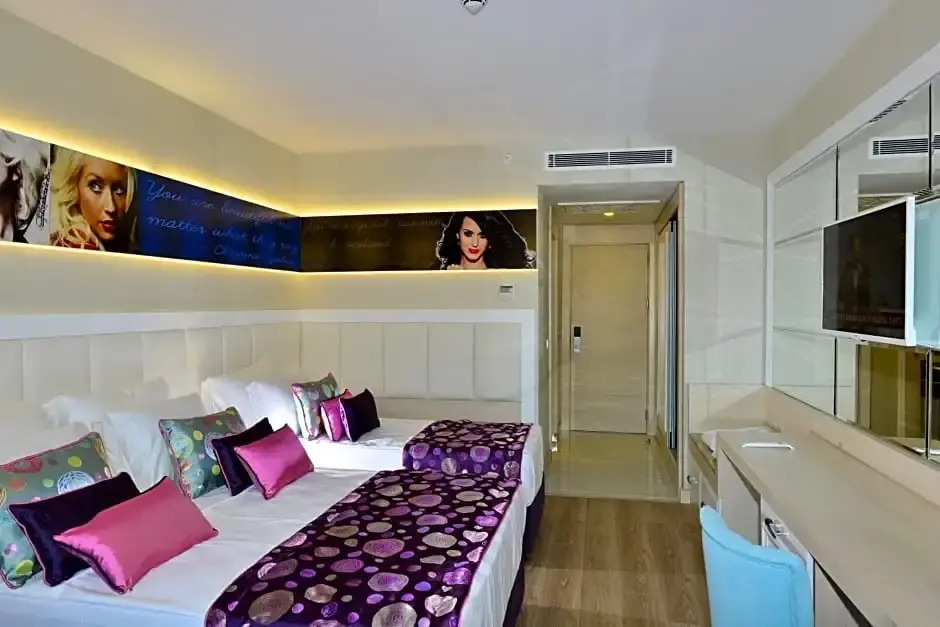 雙人房兩間 標準六人家庭房