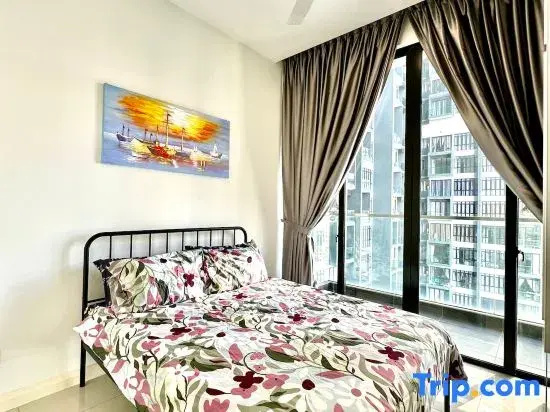 Rare D'Pristine 4 bedroom condo 13A-02A opposite Legoland