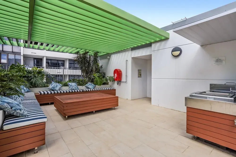 Stellar Location With Parking, Pool & Gym Access
