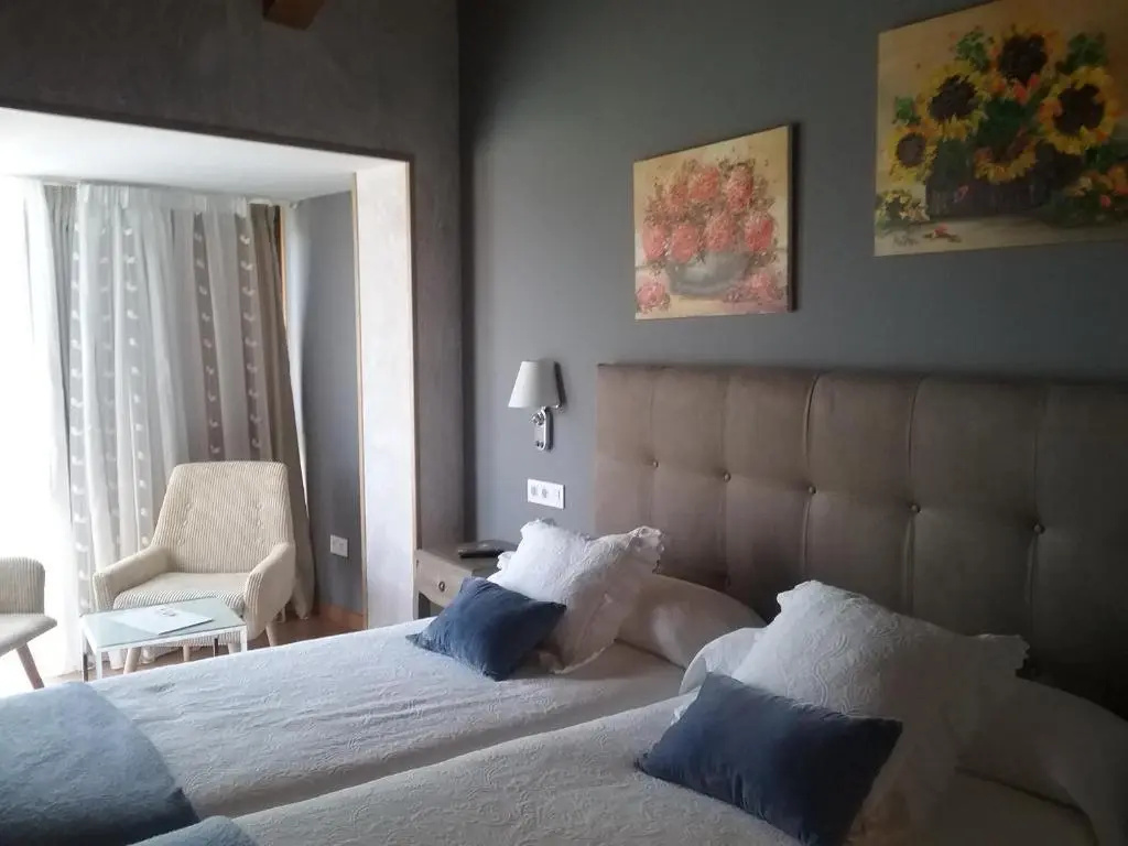 Deluxe Double room (full double bed)