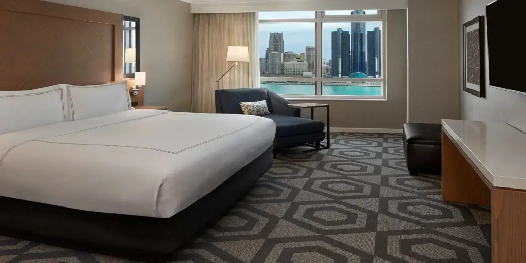 Luxury Double room with river view full double bed