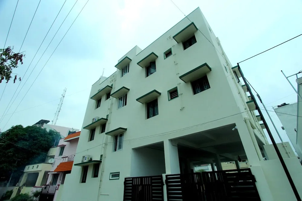 OYO 24597 Dheeran Home Stay