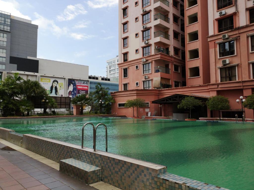 Marina Court Luxury Penthouse