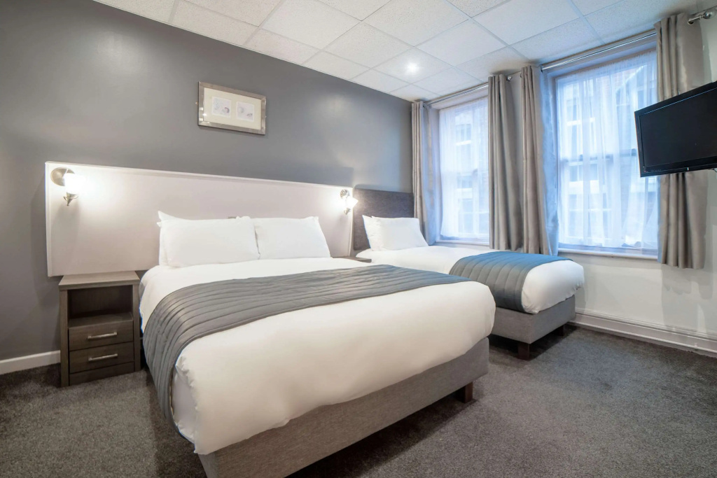 Triple room