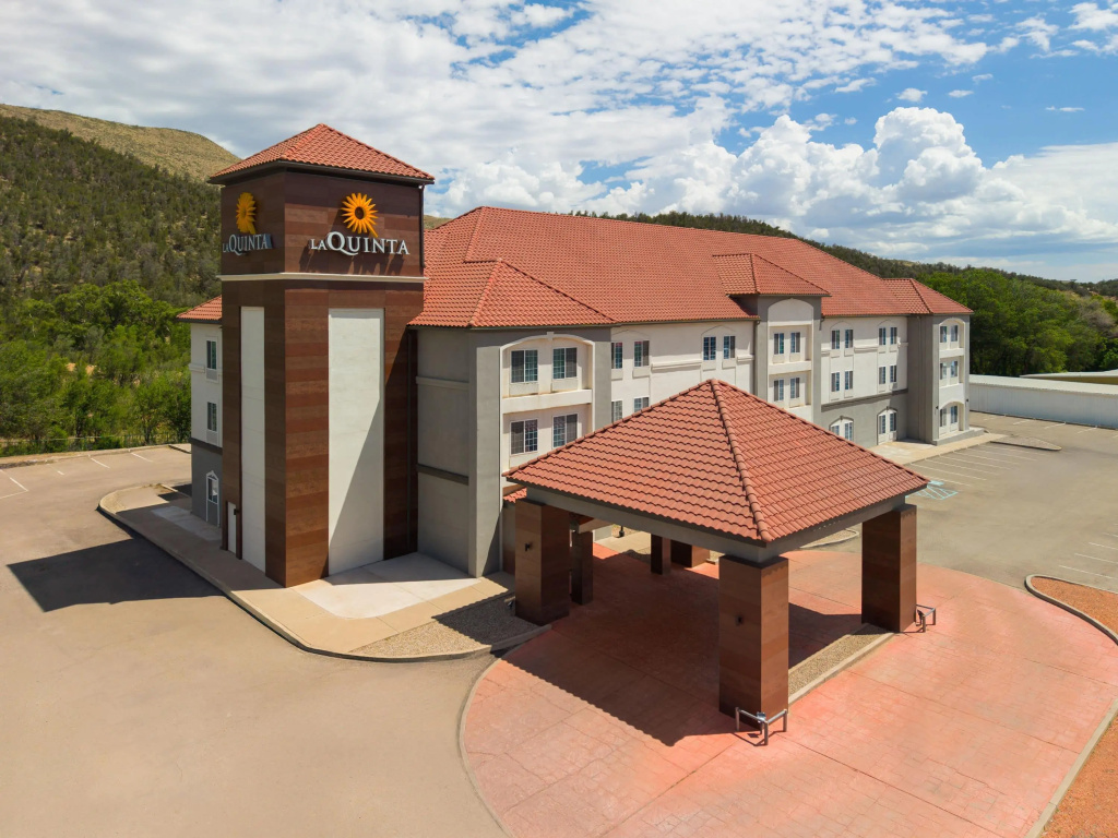 La Quinta Inn & Suites by Wyndham Ruidoso Downs